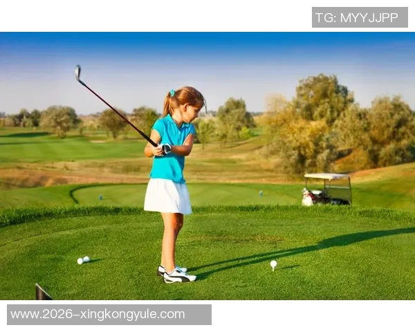 詹姆斯在家高尔夫模拟器练球分享精进球技的日常时光 詹姆斯在家高尔夫模拟器练球分享精进球技的日常时光